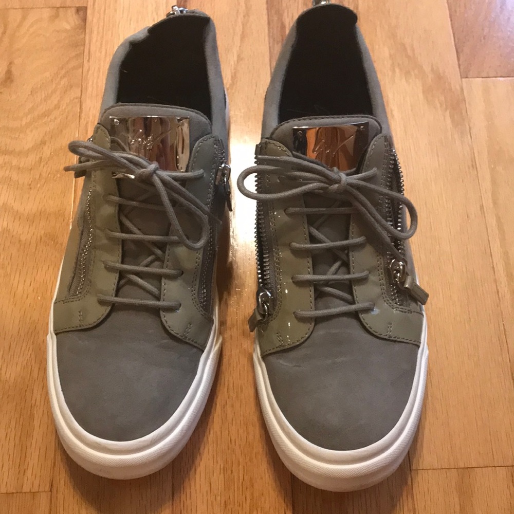 Sneakers - Picture 2 of 5